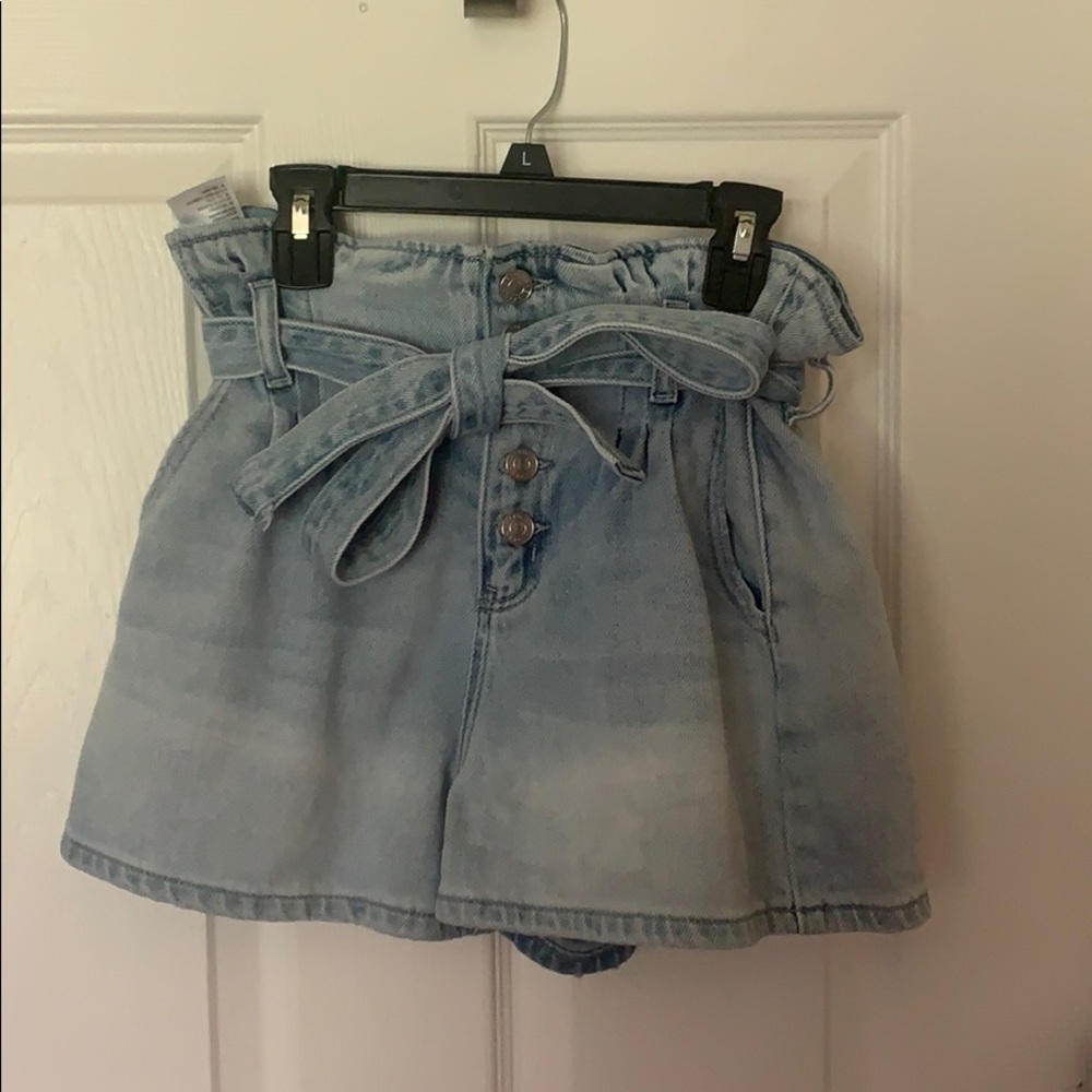 American Eagle mom short in a size 4